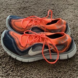 ❌LAST CHANCE❌Nike Free 5.0 size  8.5 coral